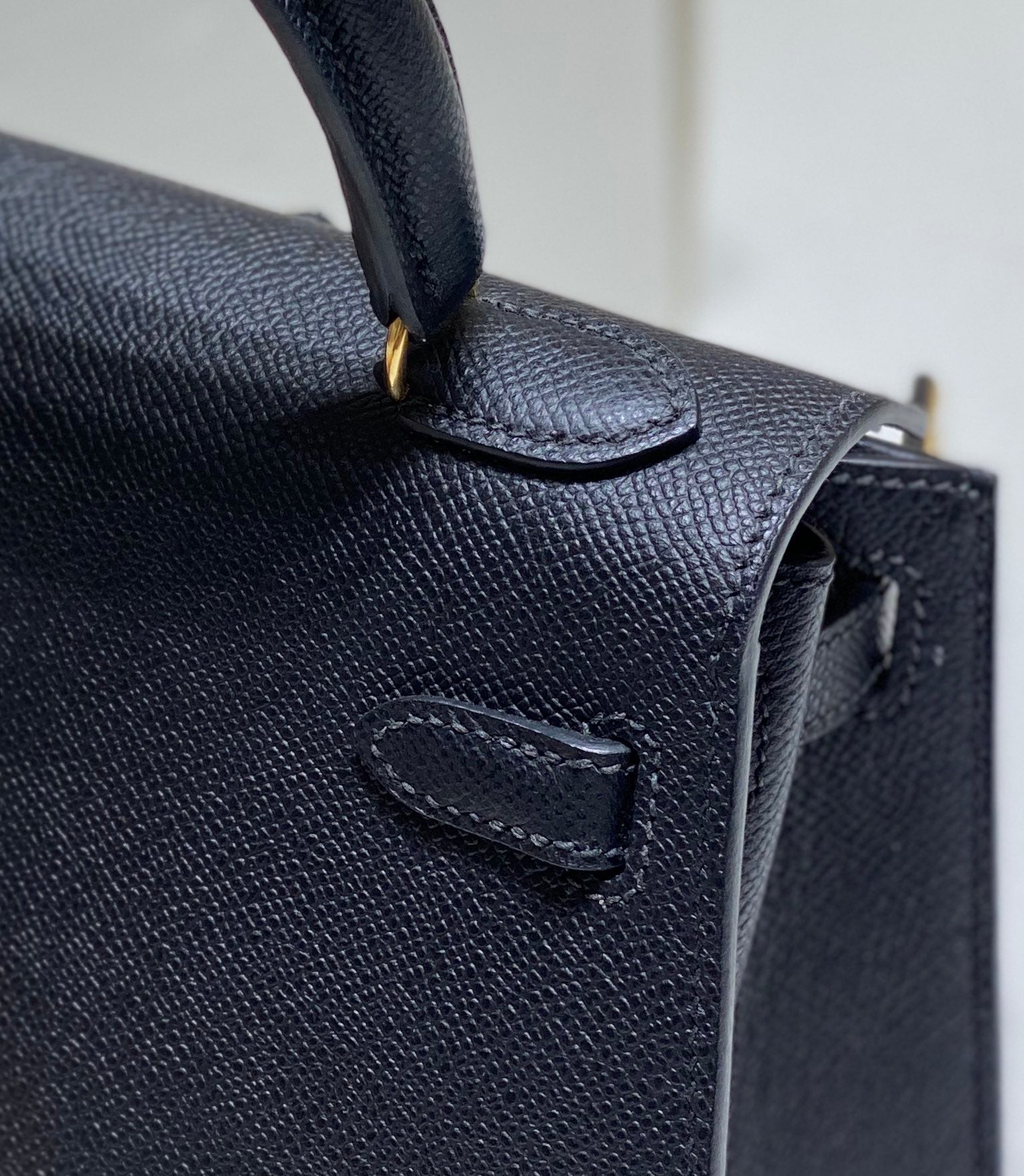 HERMES KELLY MINI 20 BAG IN BLACK CALFSKIN WITH GOLD HARDWARE