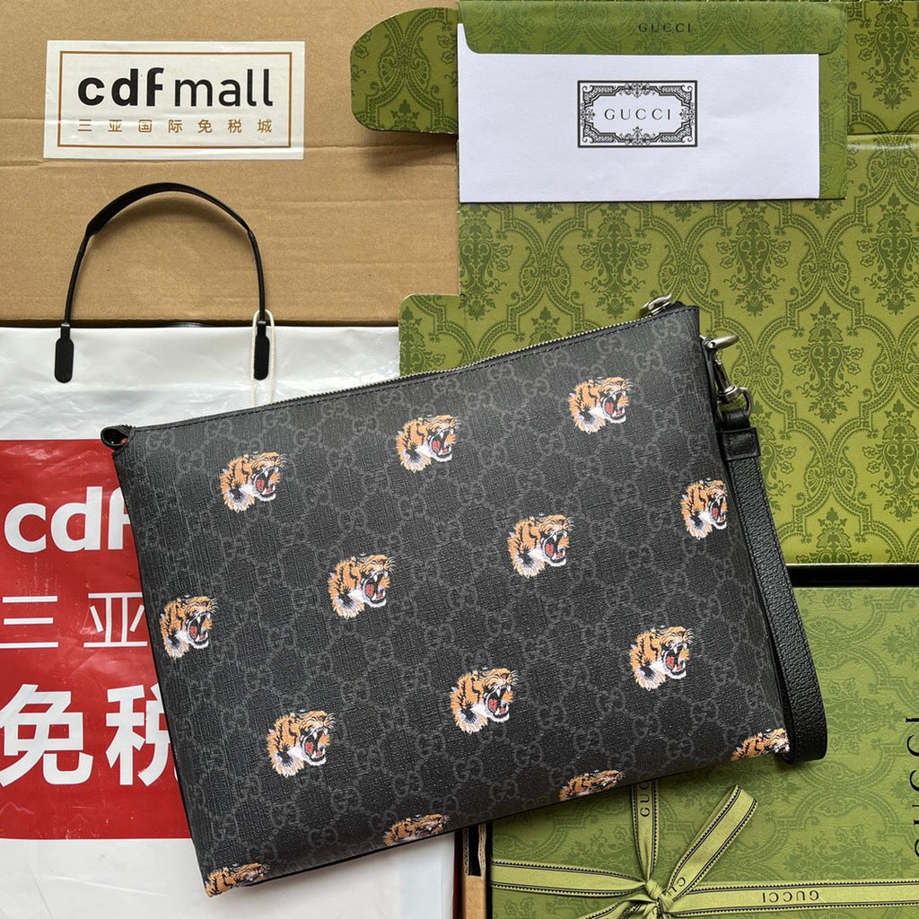 GUCCI CLUTCH WITH TIGER PRINT 30 IN BLACK MONOGRAM CANVAS
