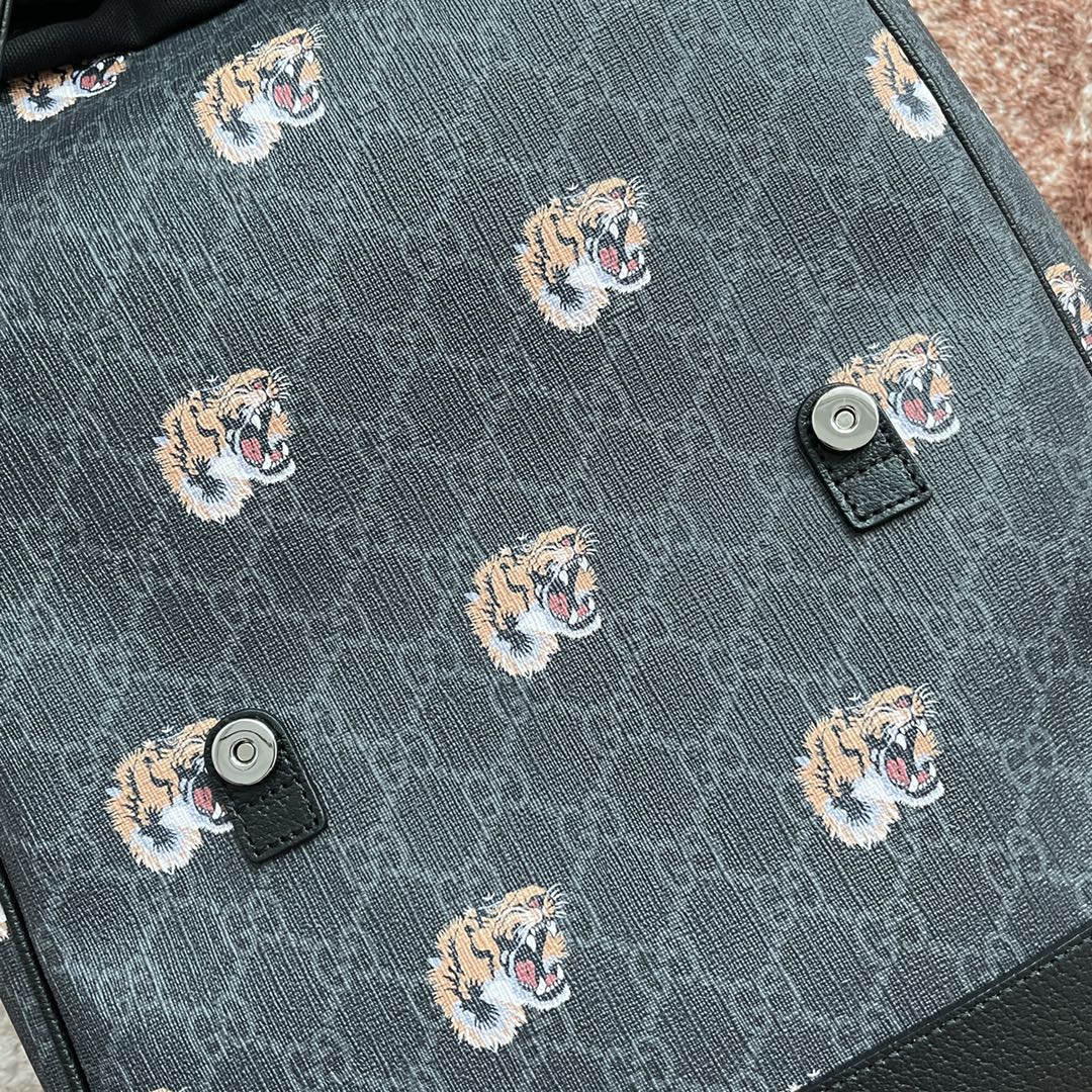 GUCCI TIGER PRINT MEDIUM BACKPACK 43 IN BLACK CANVAS AND LEATHER TRIM