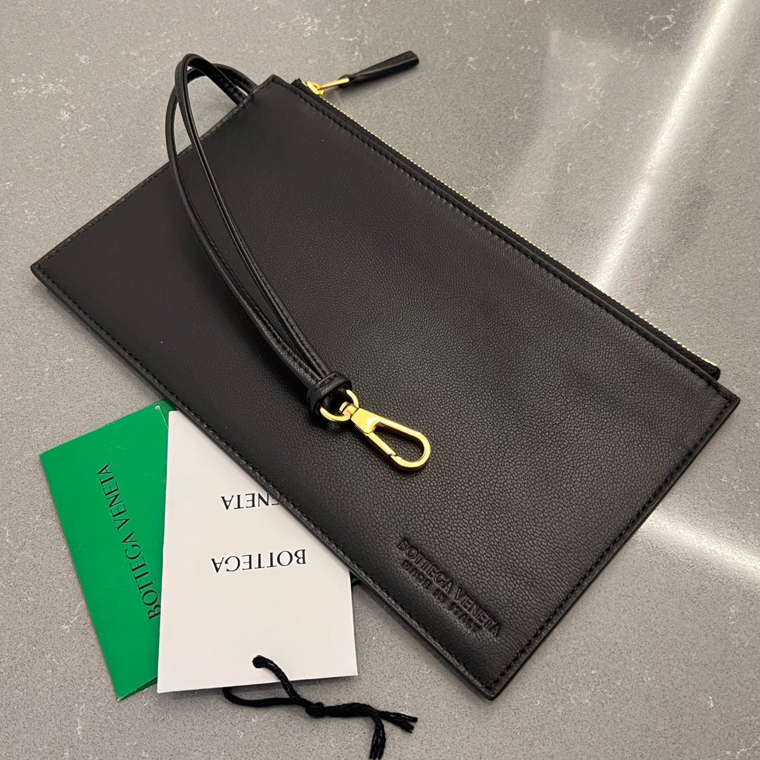 BOTTEGA VENETA SMALL CABAT 32 IN BLACK LAMBSKIN