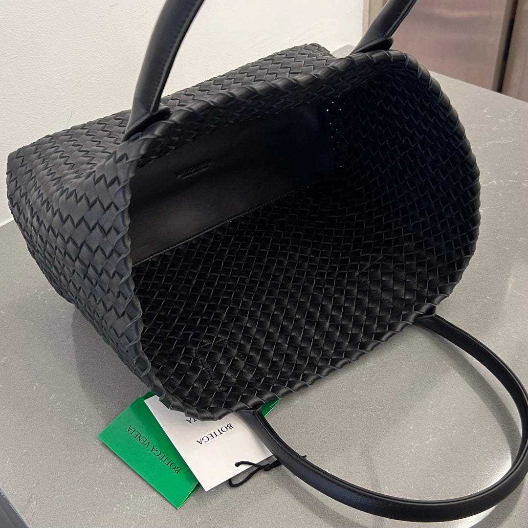BOTTEGA VENETA SMALL CABAT 32 IN BLACK LAMBSKIN
