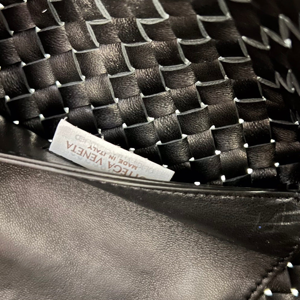 BOTTEGA VENETA SMALL CABAT 32 IN BLACK LAMBSKIN