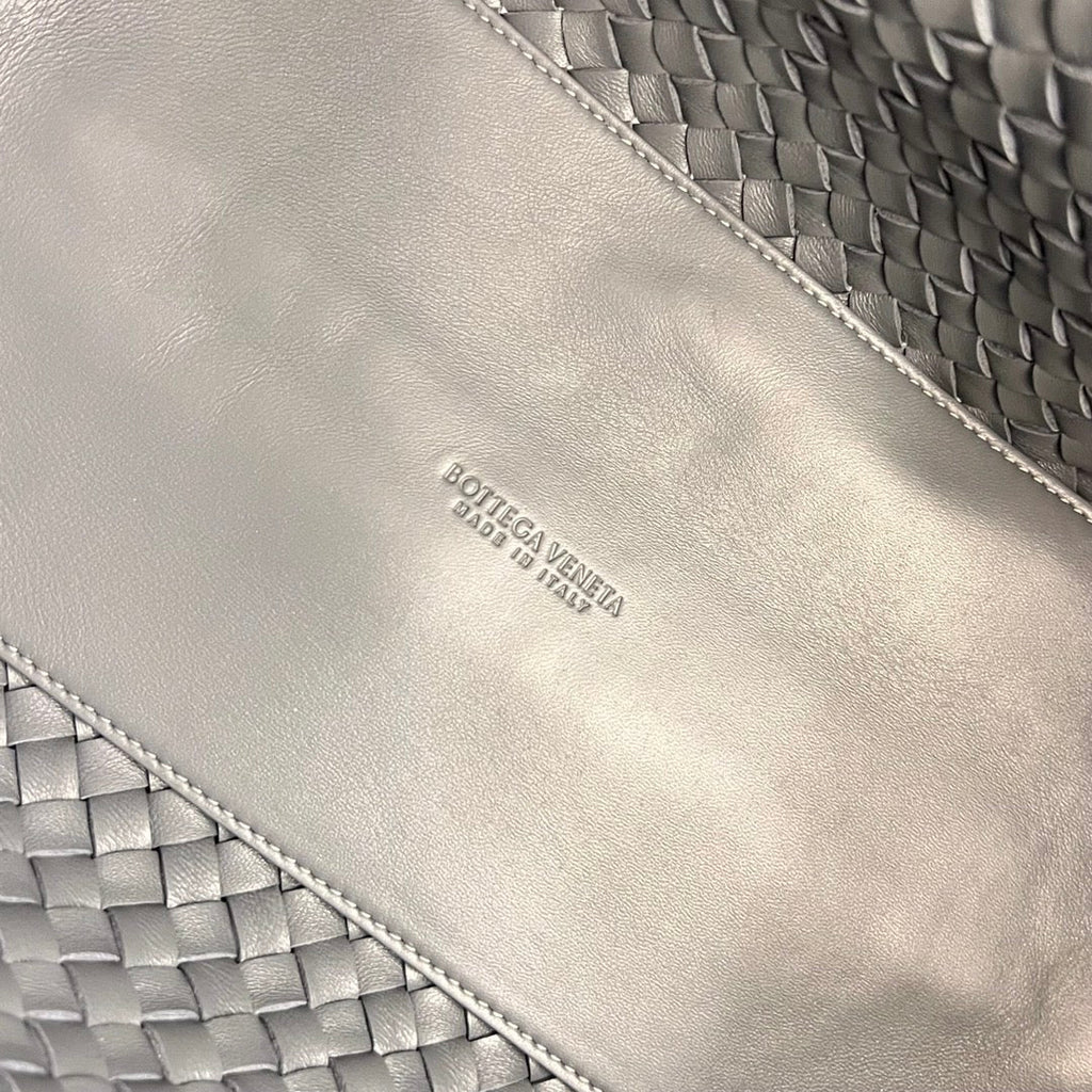 BOTTEGA VENETA SMALL CABAT 32 IN SMOKE GRAY LAMBSKIN