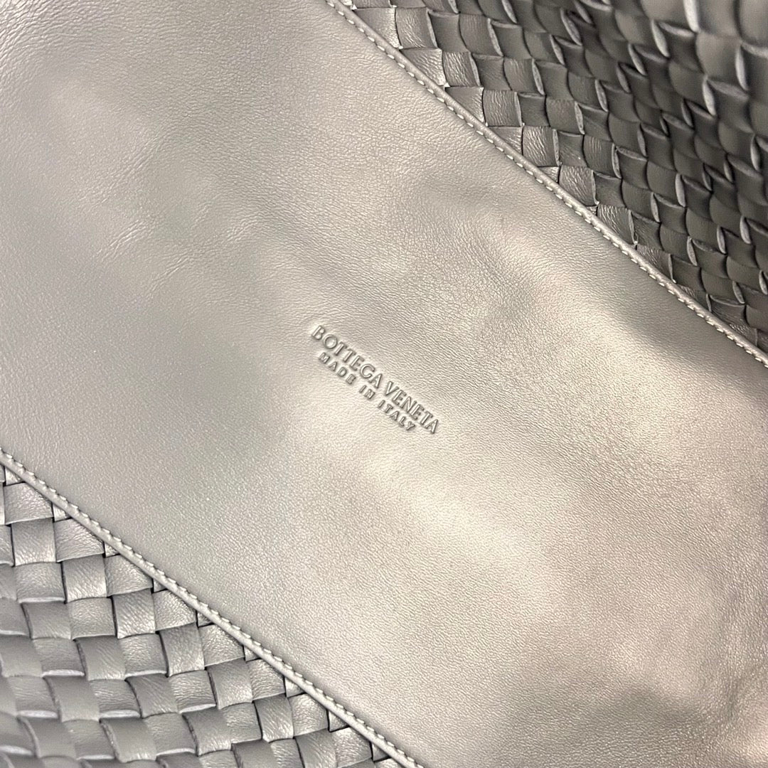 BOTTEGA VENETA SMALL CABAT 32 IN SMOKE GRAY LAMBSKIN