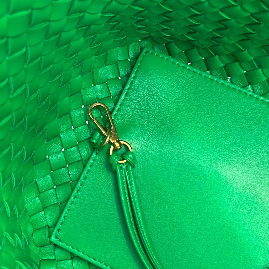 BOTTEGA VENETA SMALL CABAT 32 IN GREEN LAMBSKIN