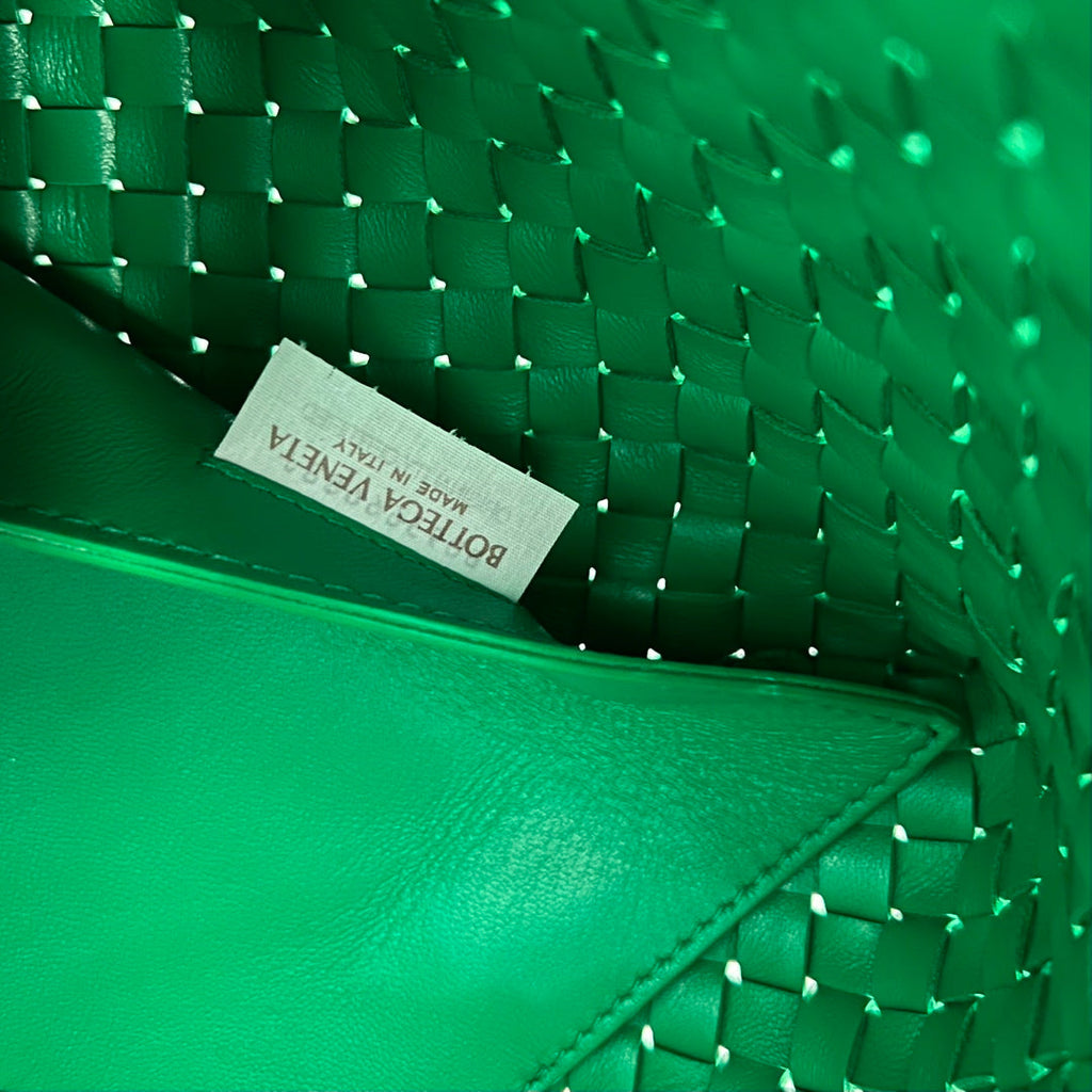 BOTTEGA VENETA SMALL CABAT 32 IN GREEN LAMBSKIN