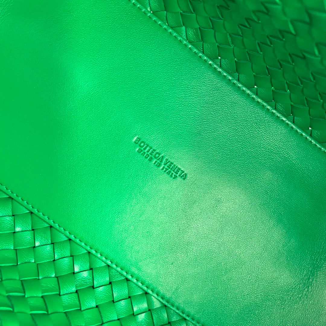 BOTTEGA VENETA SMALL CABAT 32 IN GREEN LAMBSKIN