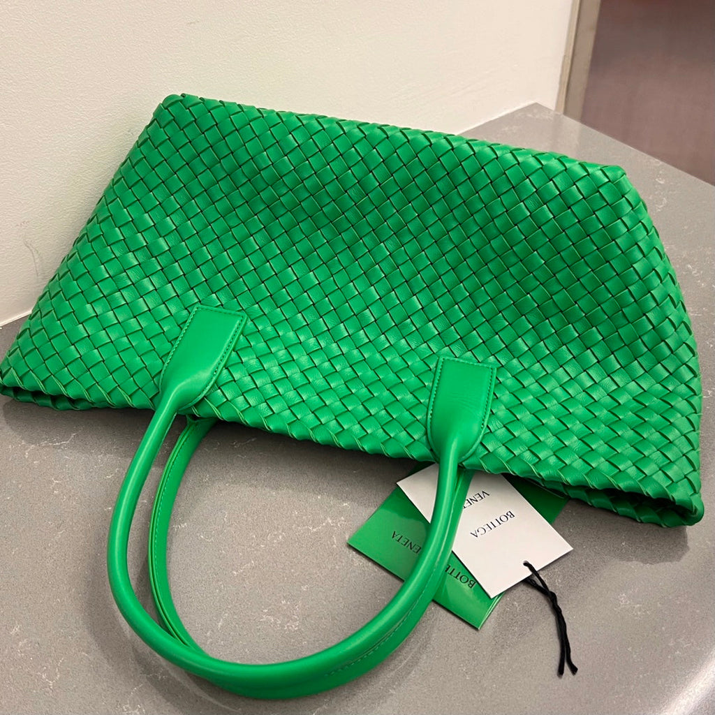 BOTTEGA VENETA SMALL CABAT 32 IN GREEN LAMBSKIN