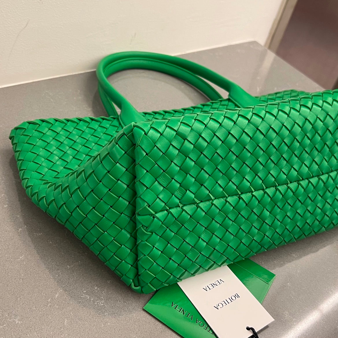 BOTTEGA VENETA SMALL CABAT 32 IN GREEN LAMBSKIN