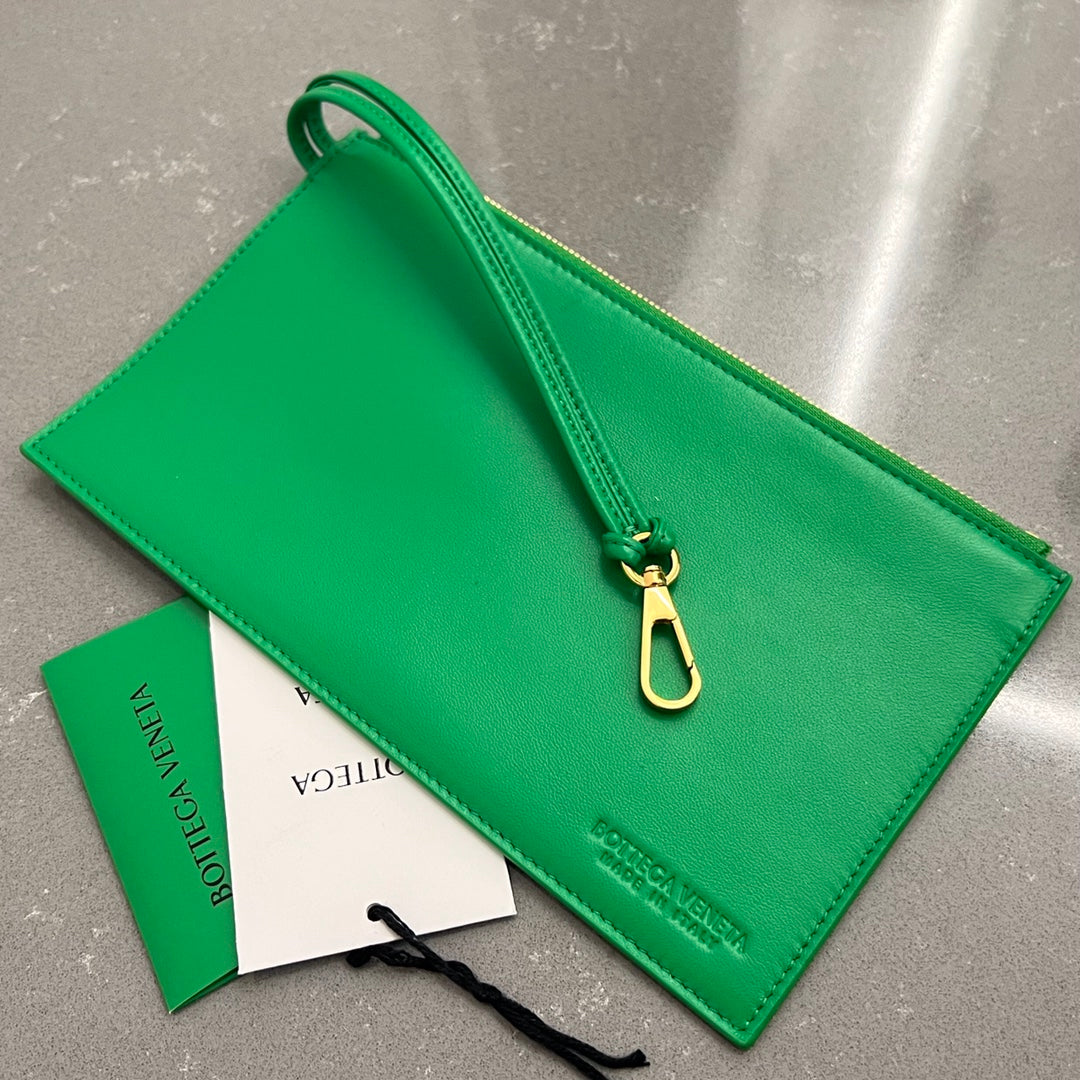 BOTTEGA VENETA SMALL CABAT 32 IN GREEN LAMBSKIN