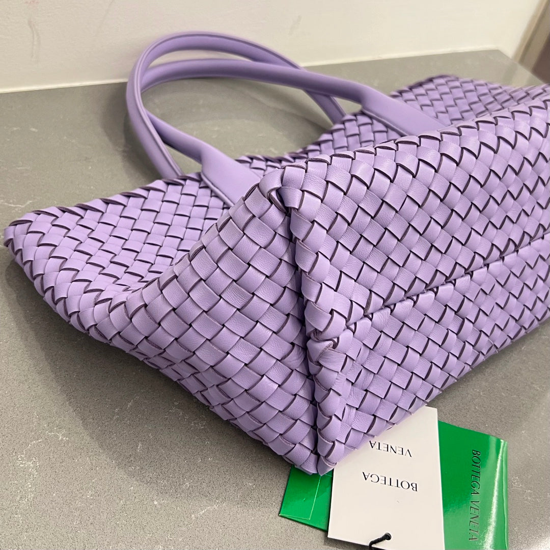 BOTTEGA VENETA SMALL CABAT 32 IN PERIWINKLE PURPLE LAMBSKIN