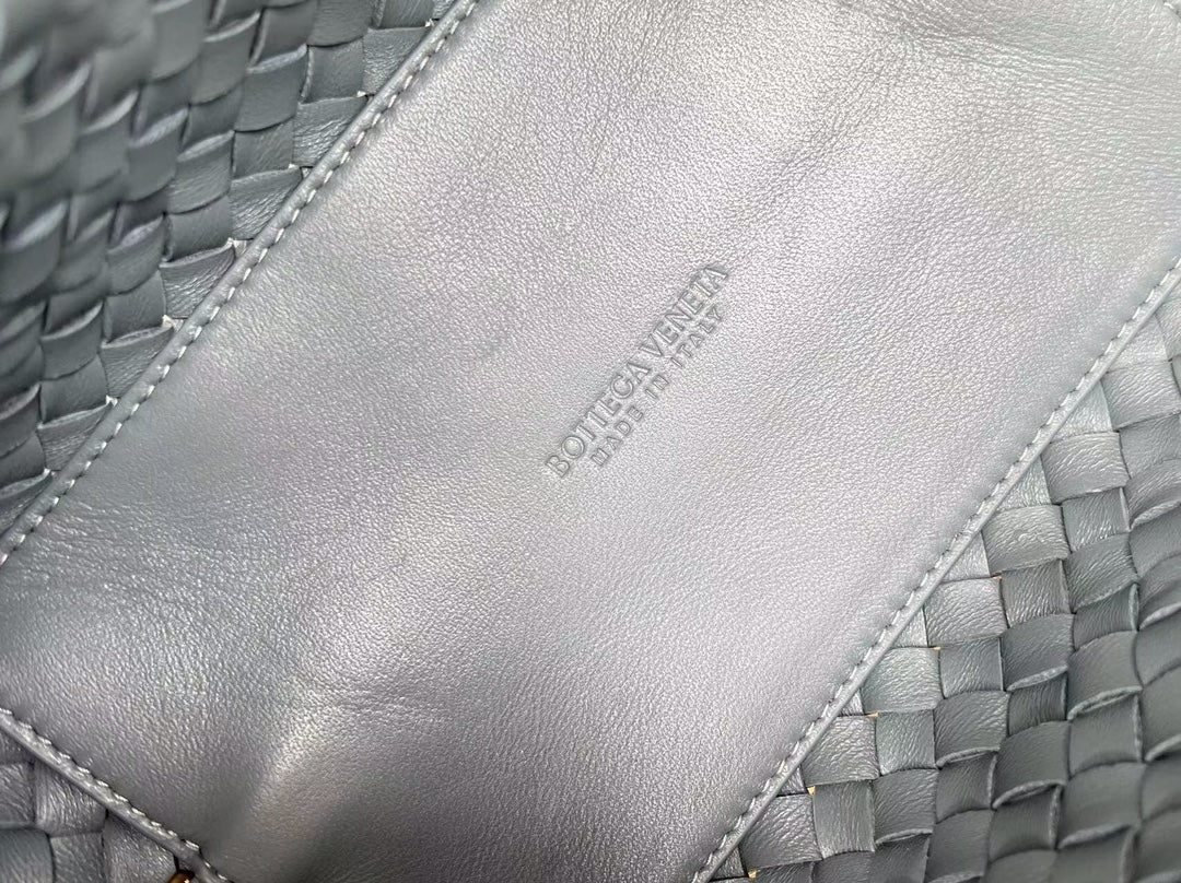 BOTTEGA VENETA MINI CABAT 20 IN ONYX BLACK LAMBSKIN