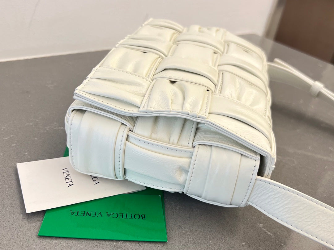 BOTTEGA VENETA CASSETTE 28 IN WHITE SOFT LAMBSKIN