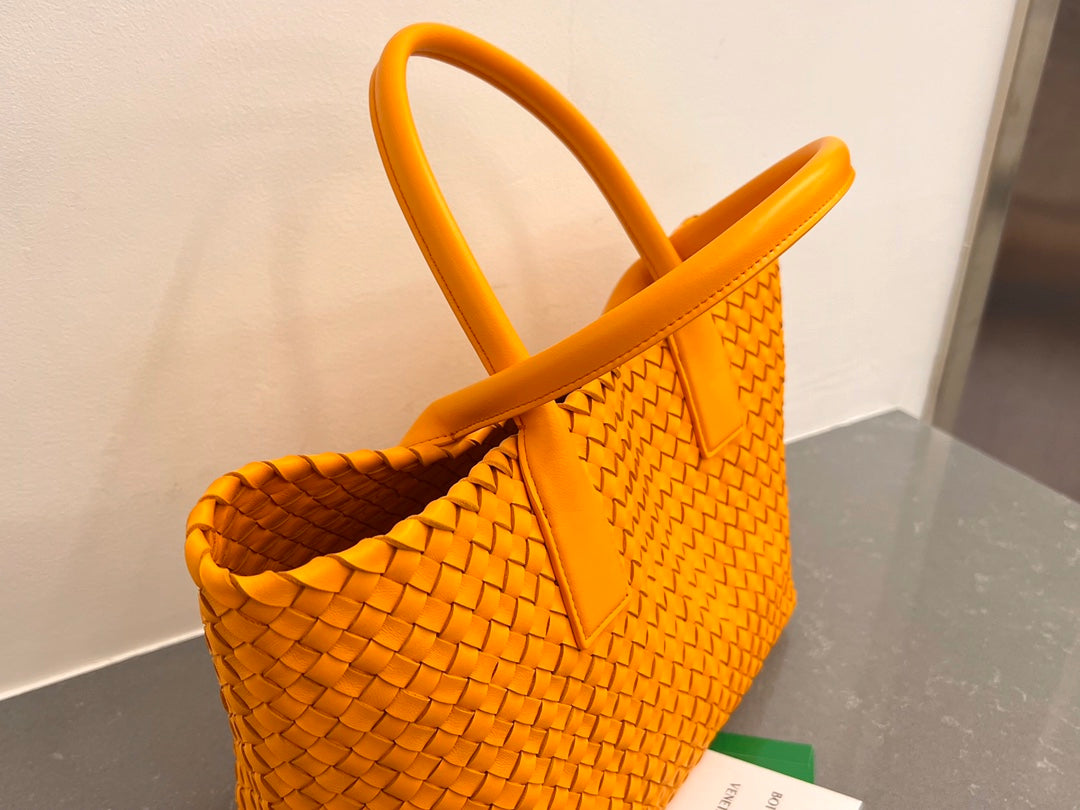 BOTTEGA VENETA SMALL CABAT 32 IN UT ORANGE LAMBSKIN