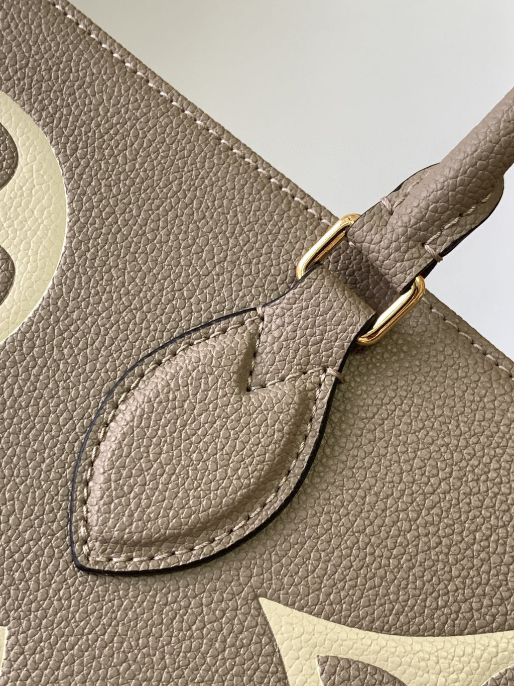 LOUIS VUITTON ONTHEGO GM 41 GREY CREAM