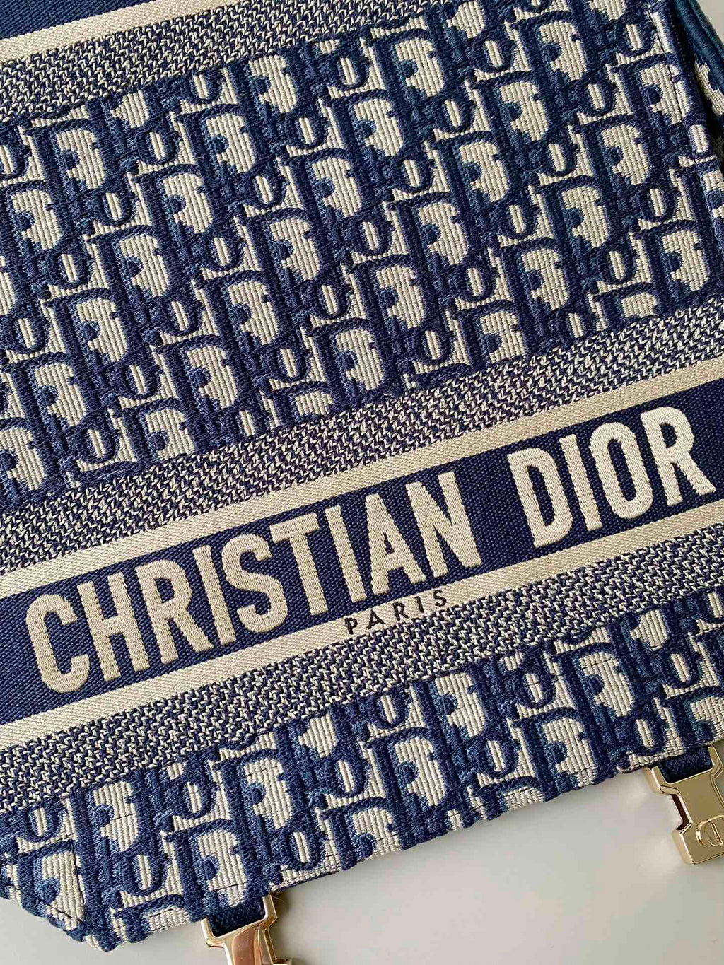 DIOR MEDIUM CAMP BAG 28 OBLIQUE BLUE EMBROIDERY