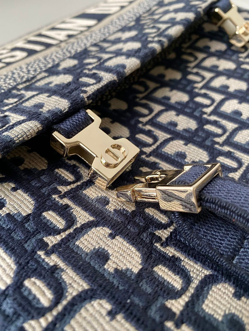 DIOR MEDIUM CAMP BAG 28 OBLIQUE BLUE EMBROIDERY
