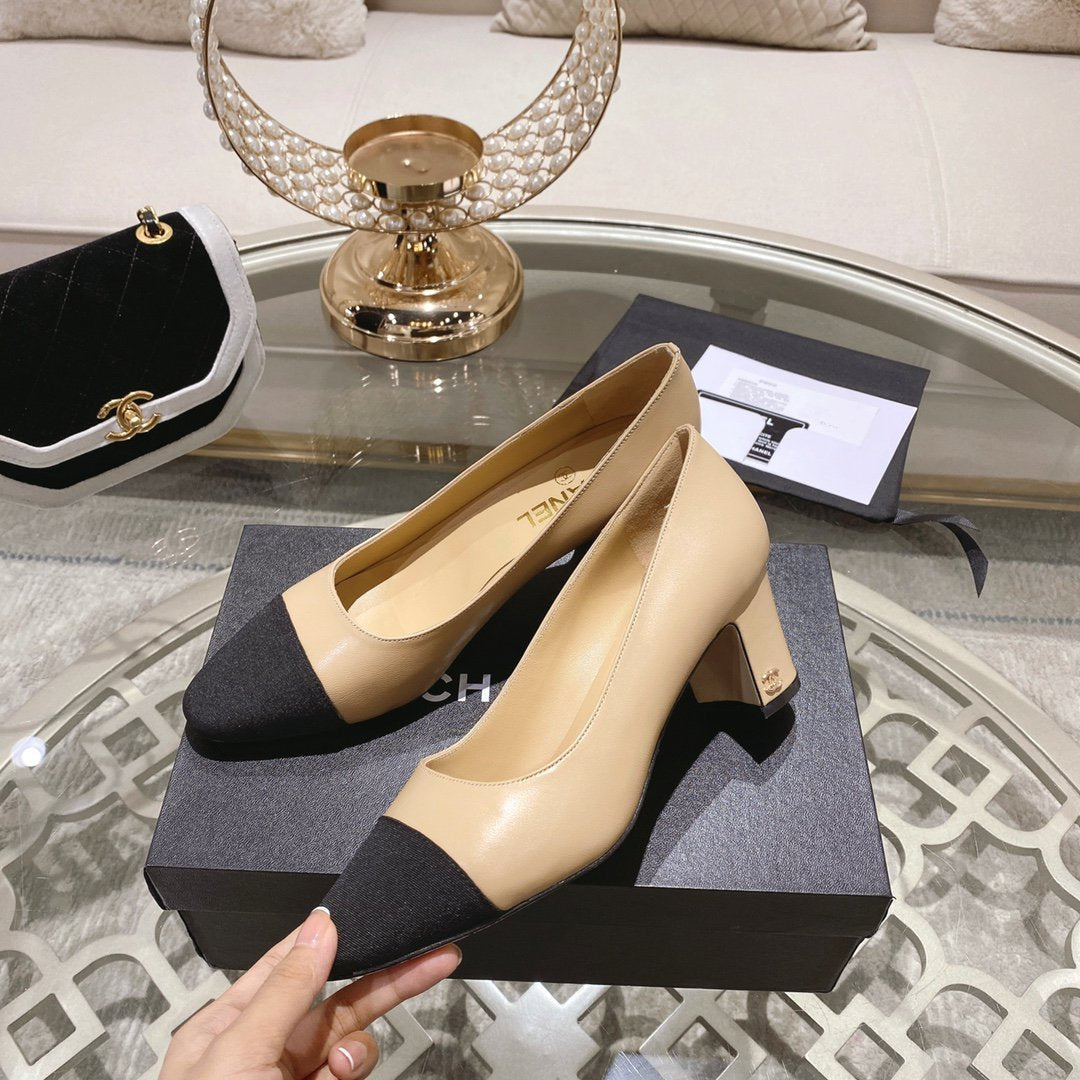 CHANEL pump 6.5 beige black lambskin
