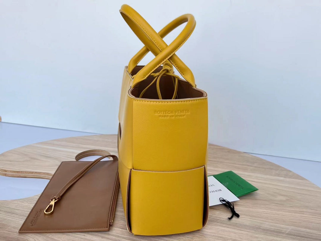 BOTTEGA VENETA SMALL ARCO TOTE 30 IN TULIP TREE YELLOW LAMBSKIN