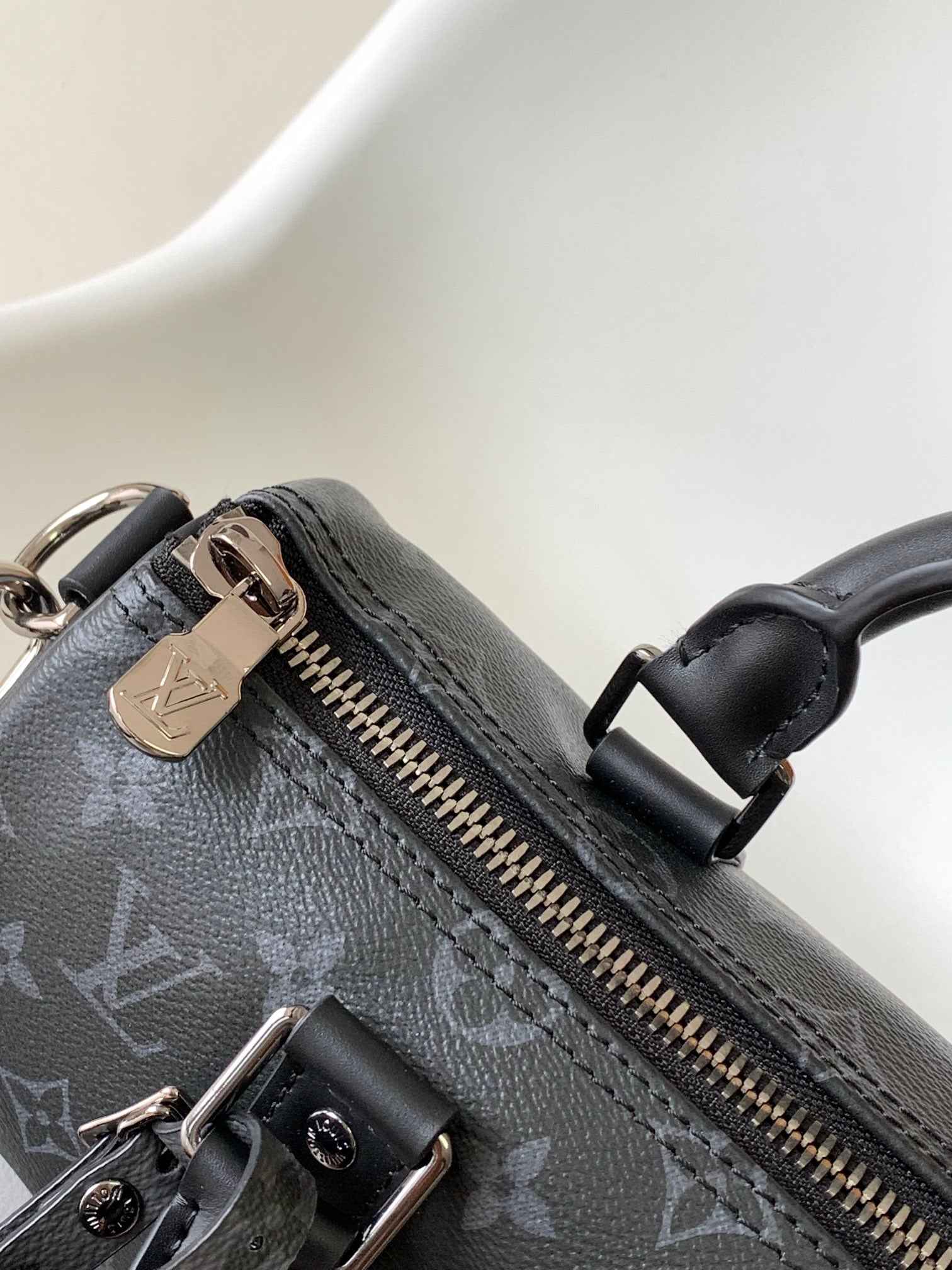 LOUIS VUITTON KEEPALL BANDOULIÈRE 25 IN BLACK MONOGRAM HERITAGE CANVAS