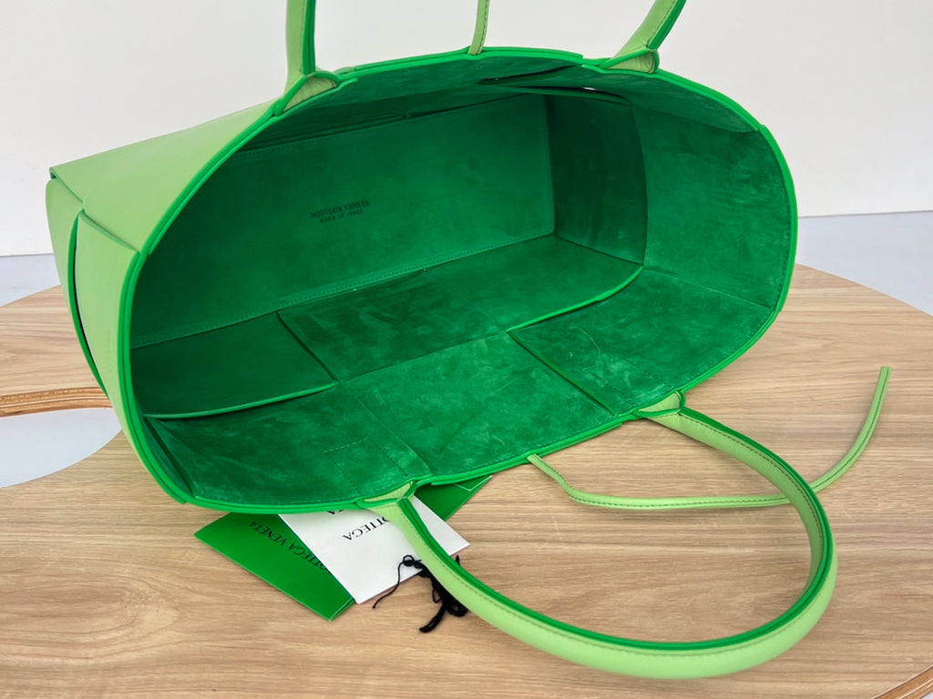 BOTTEGA VENETA ARCO TOTE 36 IN MANTIS GREEN CALFSKIN