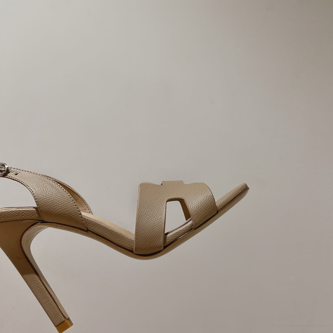 HERMES HOLY 105 SANDAL IN BISQUE BEIGE GRAINED CALFSKIN