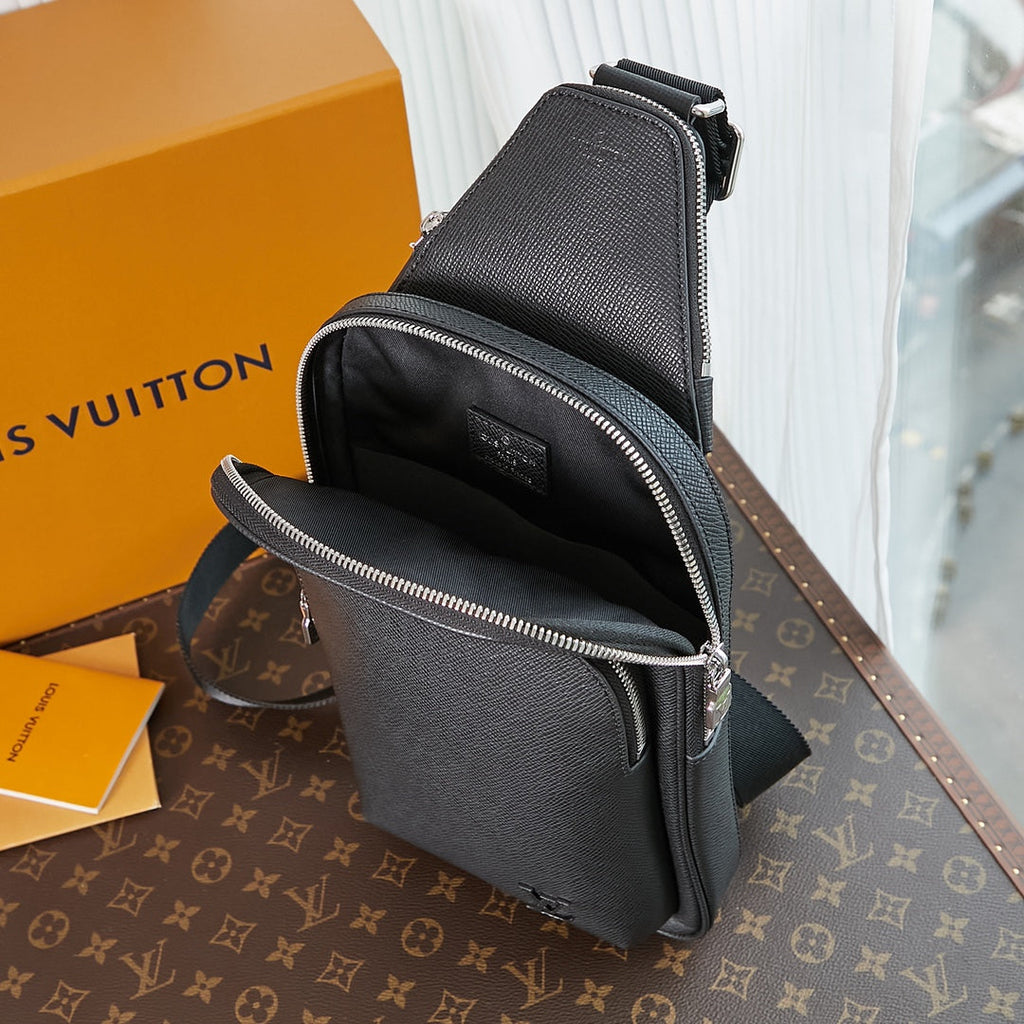 LOUIS VUITTON AVENUE SLINGBAG 31 IN BLACK TAIGA LEATHER