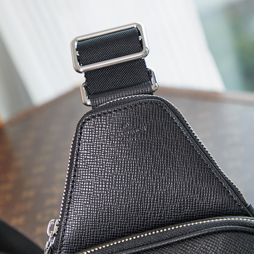 LOUIS VUITTON AVENUE SLINGBAG 31 IN BLACK TAIGA LEATHER