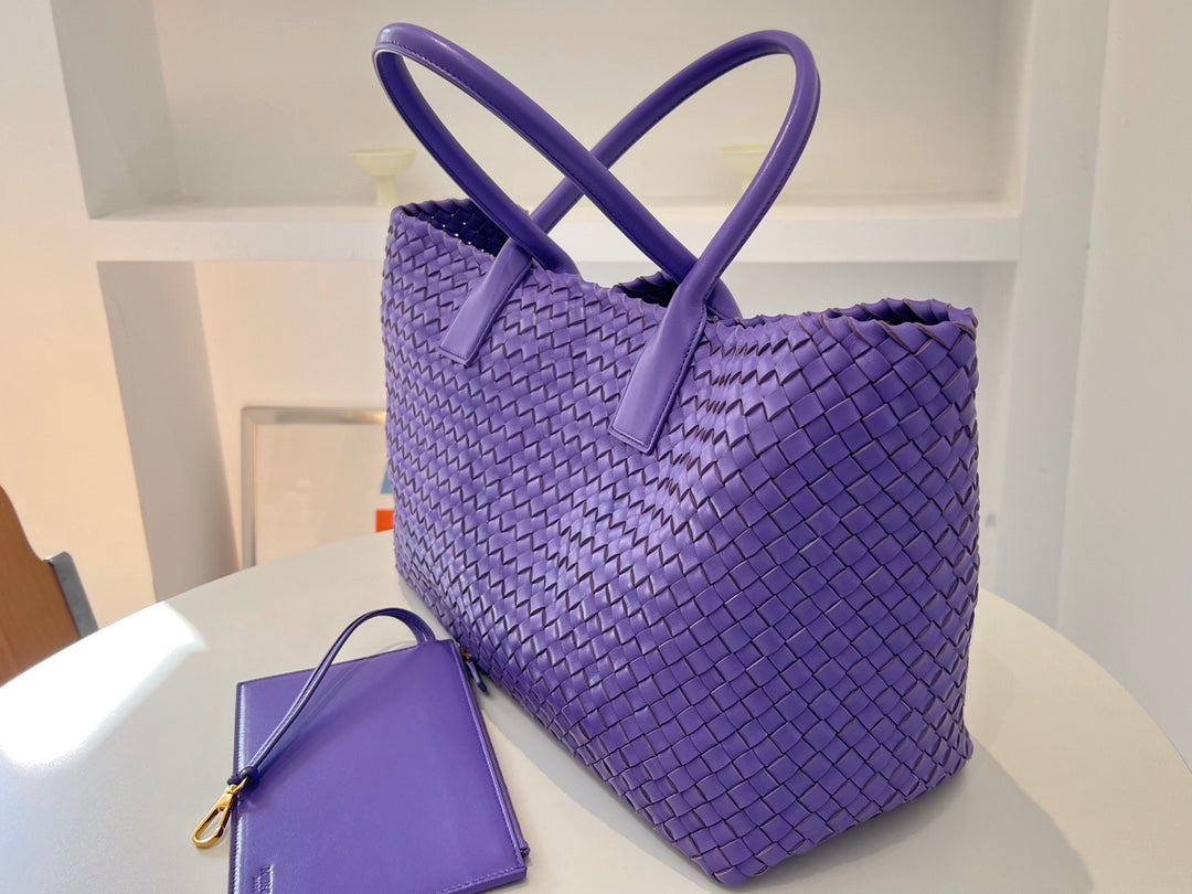 BOTTEGA VENETA LARGE CABAT 51 IN MAUVE PURPLE LAMBSKIN
