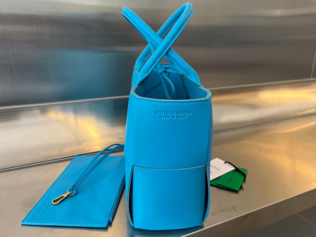 BOTTEGA VENETA SMALL ARCO TOTE 30 IN CERULEAN BLUE LAMBSKIN