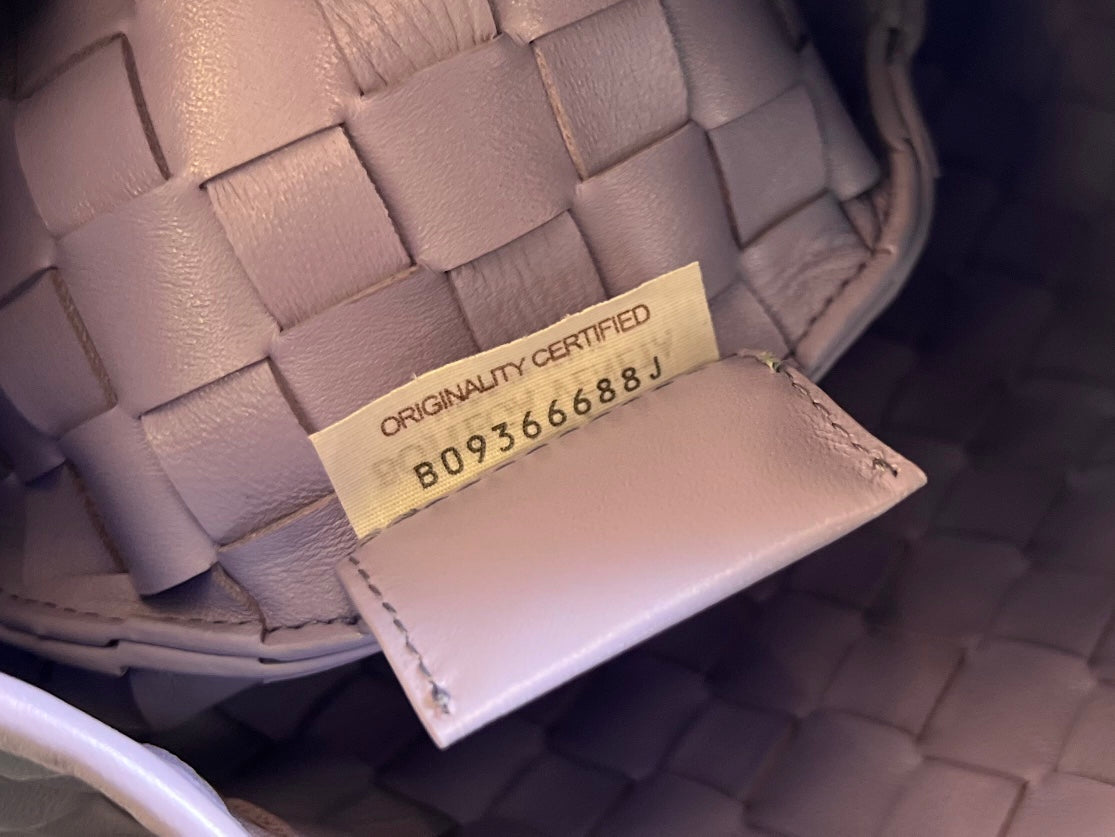 BOTTEGA VENETA SARDINE 33 WITH CHAIN IN LIGHT PURPLE LAMBSKIN