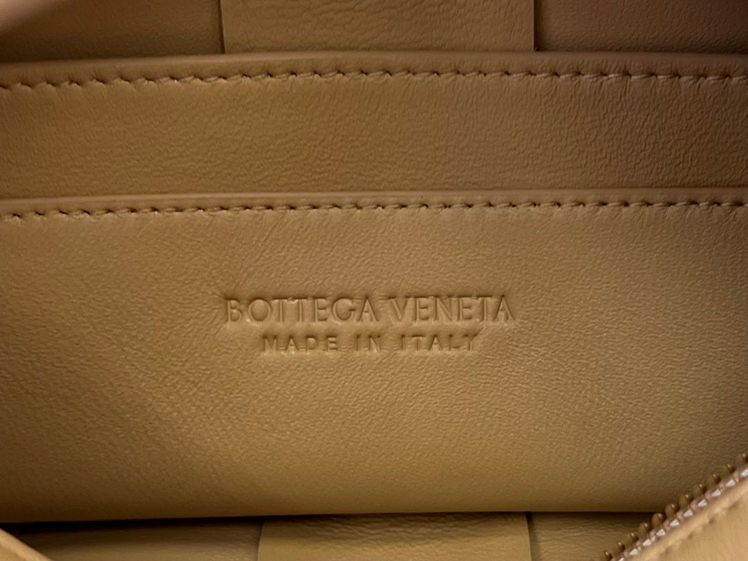 BOTTEGA VENETA BRICK CASSETTE 28 IN HARVEST GOLD CALFSKIN