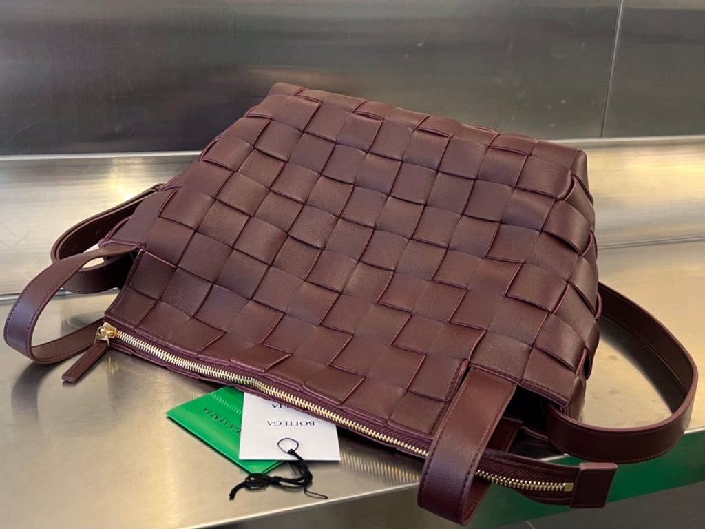 BOTTEGA VENETA MEDIUM 28 CASSETTE CHOCOLATE BROWN LAMBSKIN