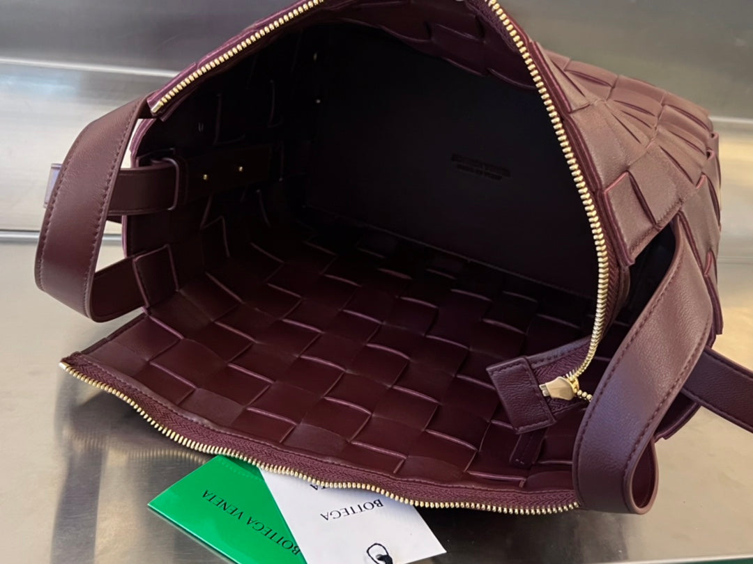 BOTTEGA VENETA MEDIUM 28 CASSETTE CHOCOLATE BROWN LAMBSKIN