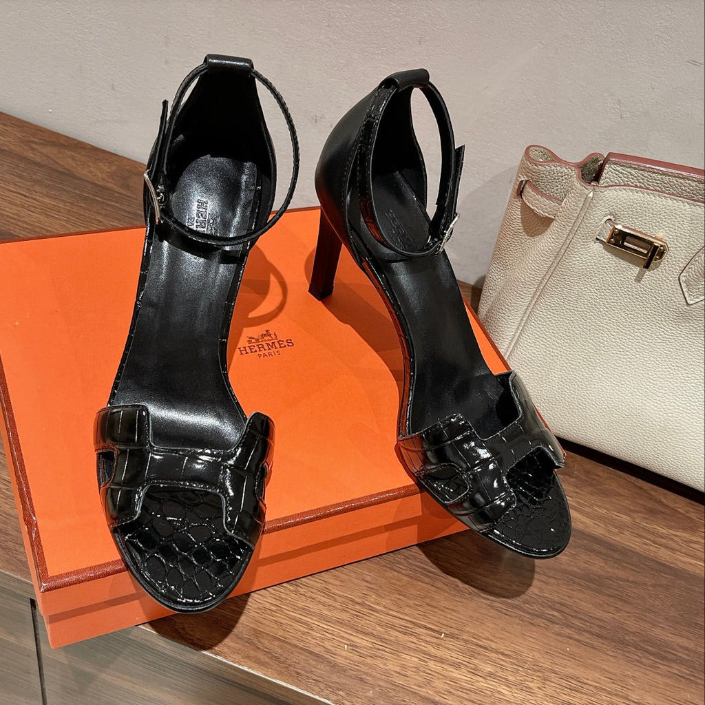 HERMES PREMIERE 105 SANDAL IN BLACK PATENT CALFSKIN