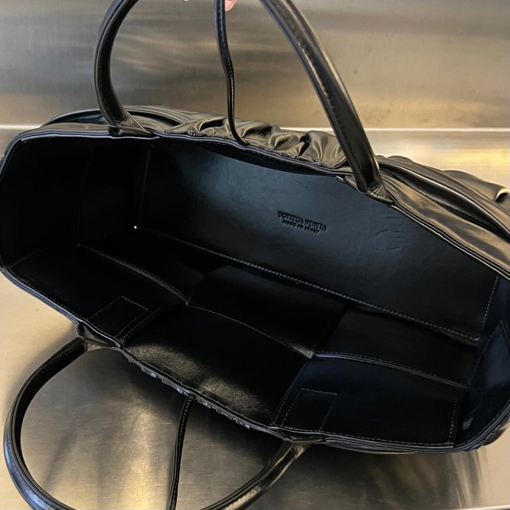BOTTEGA VENETA SMALL ARCO TOTE 30 IN BLACK SOFT LAMBSKIN