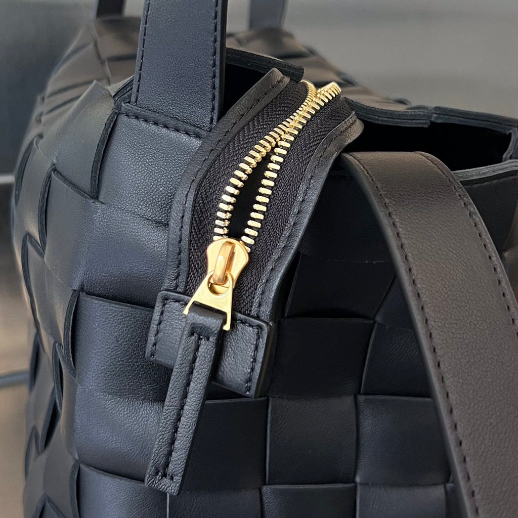 BOTTEGA VENETA MEDIUM 28 CASSETTE BLACK LAMBSKIN