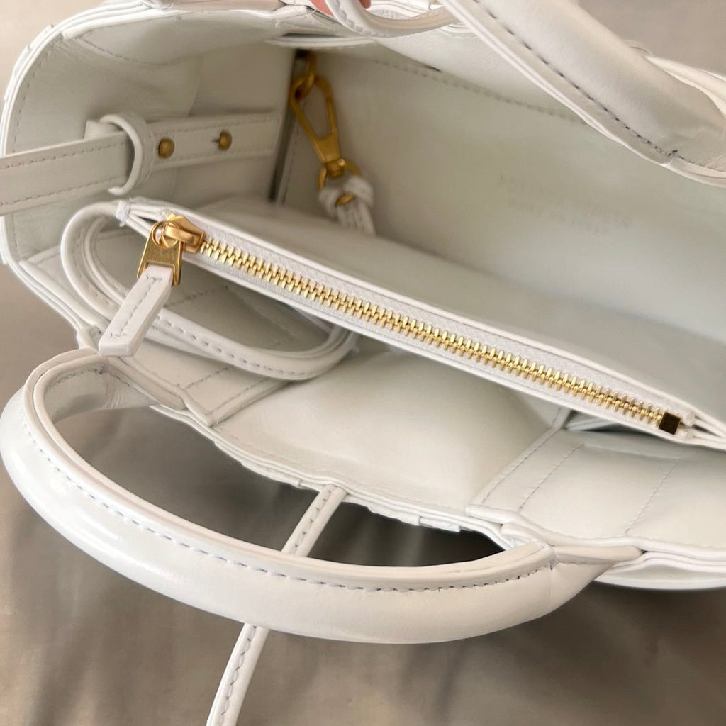 BOTTEGA VENETA CANDY ARCO TOTE 20 IN WHITE SOFT LAMBSKIN
