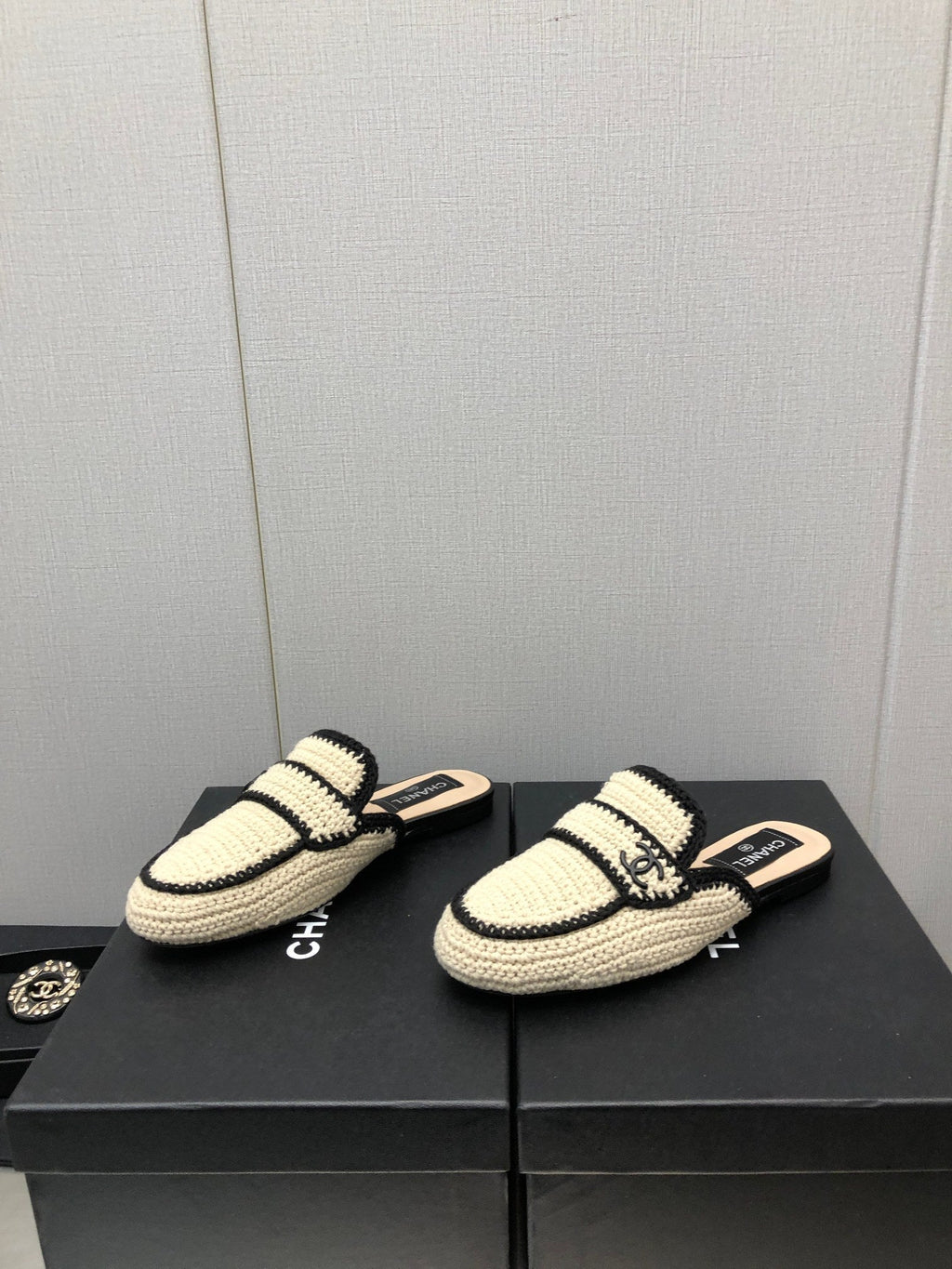 CHANEL HALF-MULES IN CREAM WOOL WOVEN