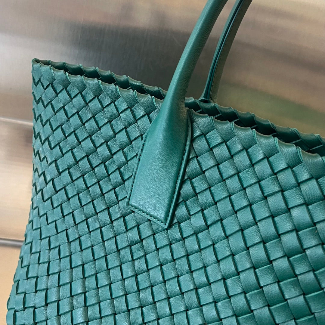 BOTTEGA VENETA SMALL CABAT 32 IN KAITOKE GREEN LAMBSKIN