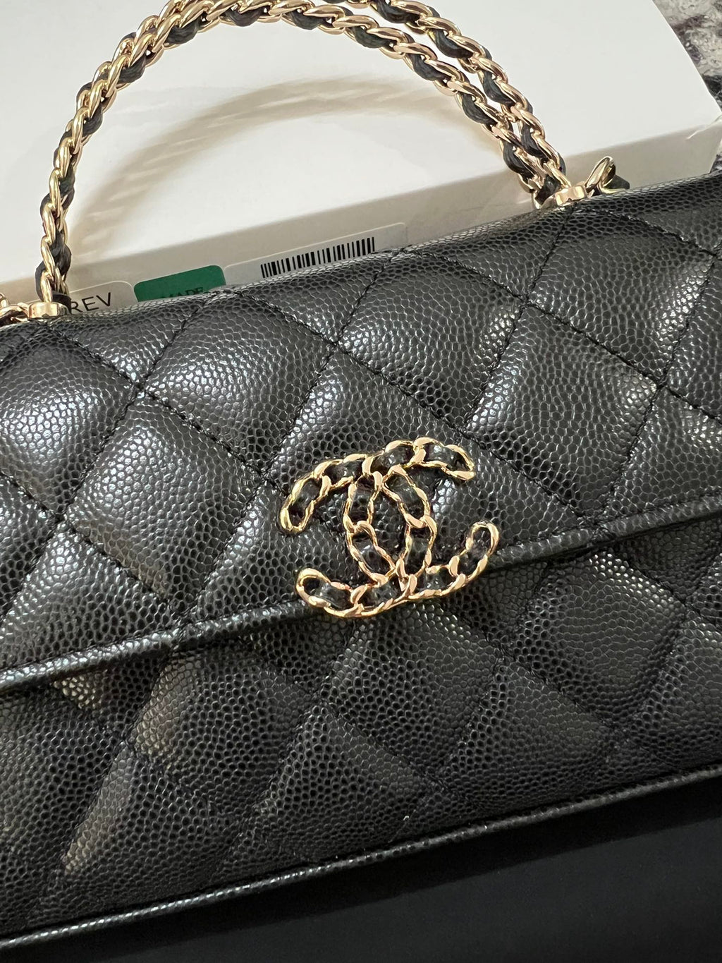 CHANEL KELLY 18 BAG IN BLACK CALFSKIN WITH GOLD HARDWARE