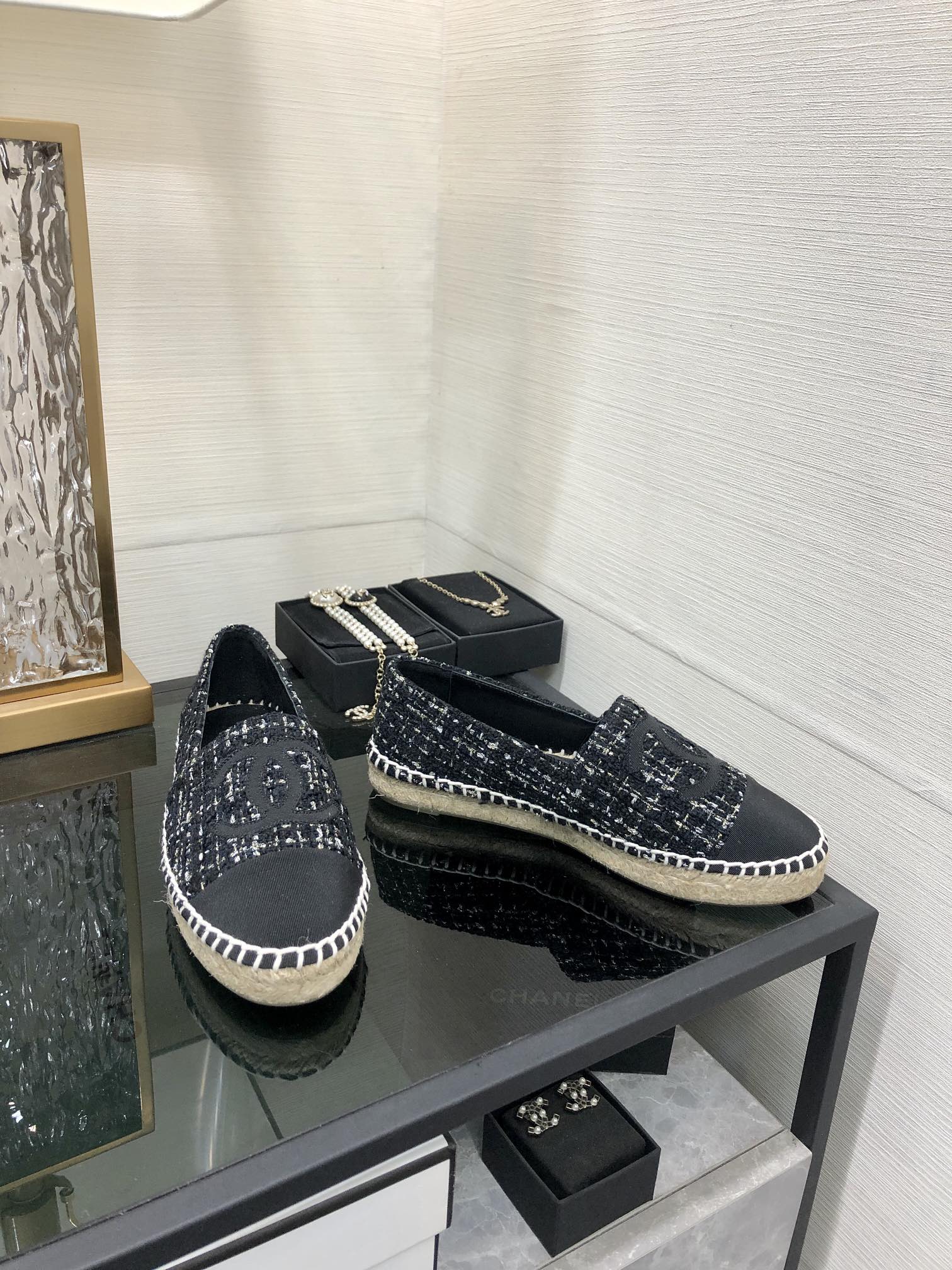 CHANEL LOAFER IN BLACK MIX WHITE WOOL TWEED