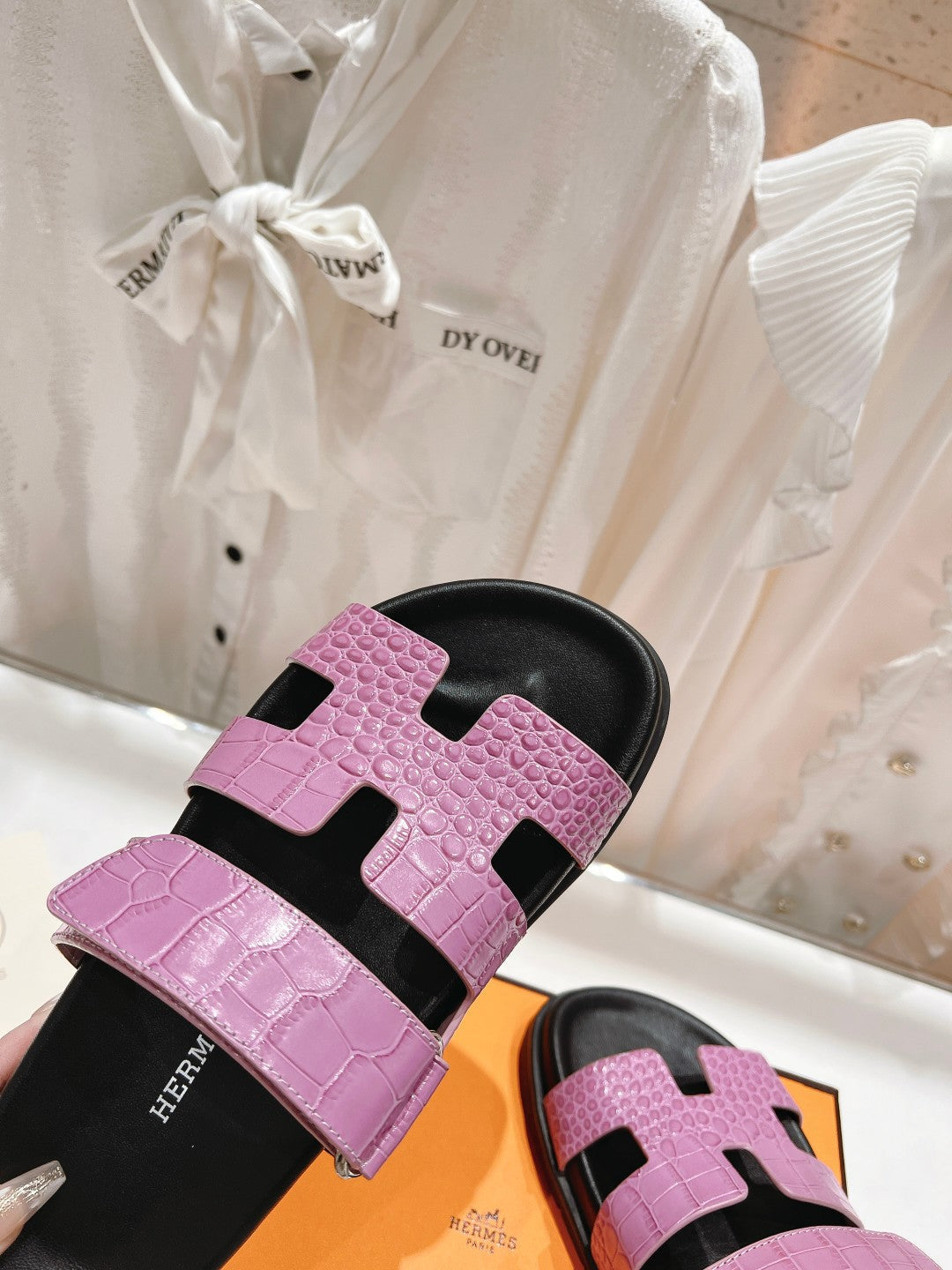 HERMES CHYPRE SANDAL BLACK AND LAVENDER LAMBSKIN