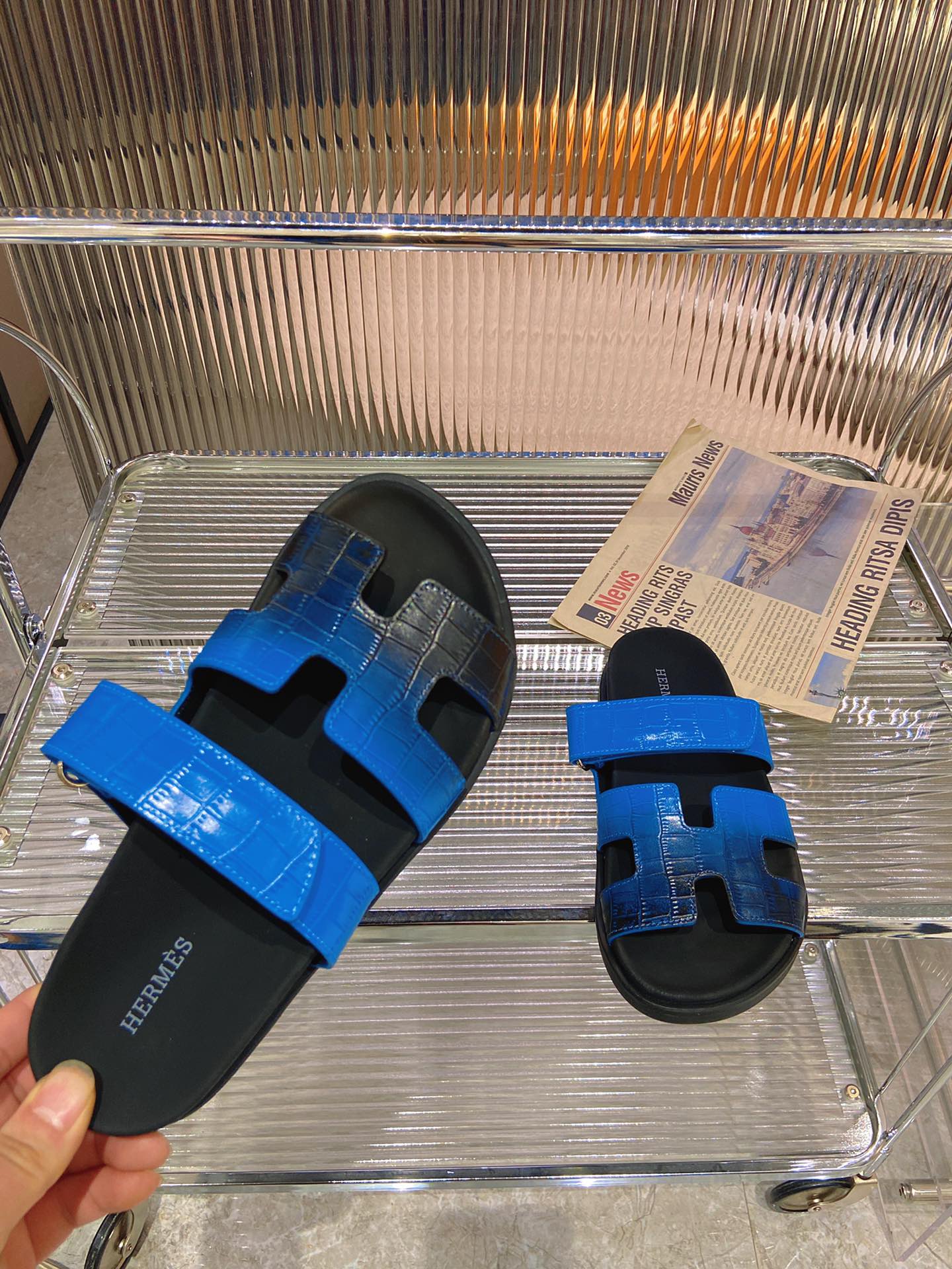 HERMES CHYPRE SANDAL OMBRE BLACK COBALT CALFSKIN