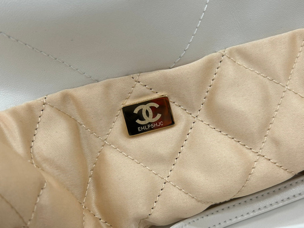 CHANEL MEDIUM 37 HANDBAG IN WHITE CALFSKIN GOLD HARDWARE