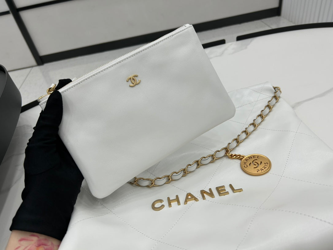 CHANEL MEDIUM 37 HANDBAG IN WHITE CALFSKIN GOLD HARDWARE