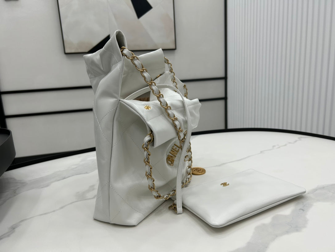 CHANEL MEDIUM 37 HANDBAG IN WHITE CALFSKIN GOLD HARDWARE