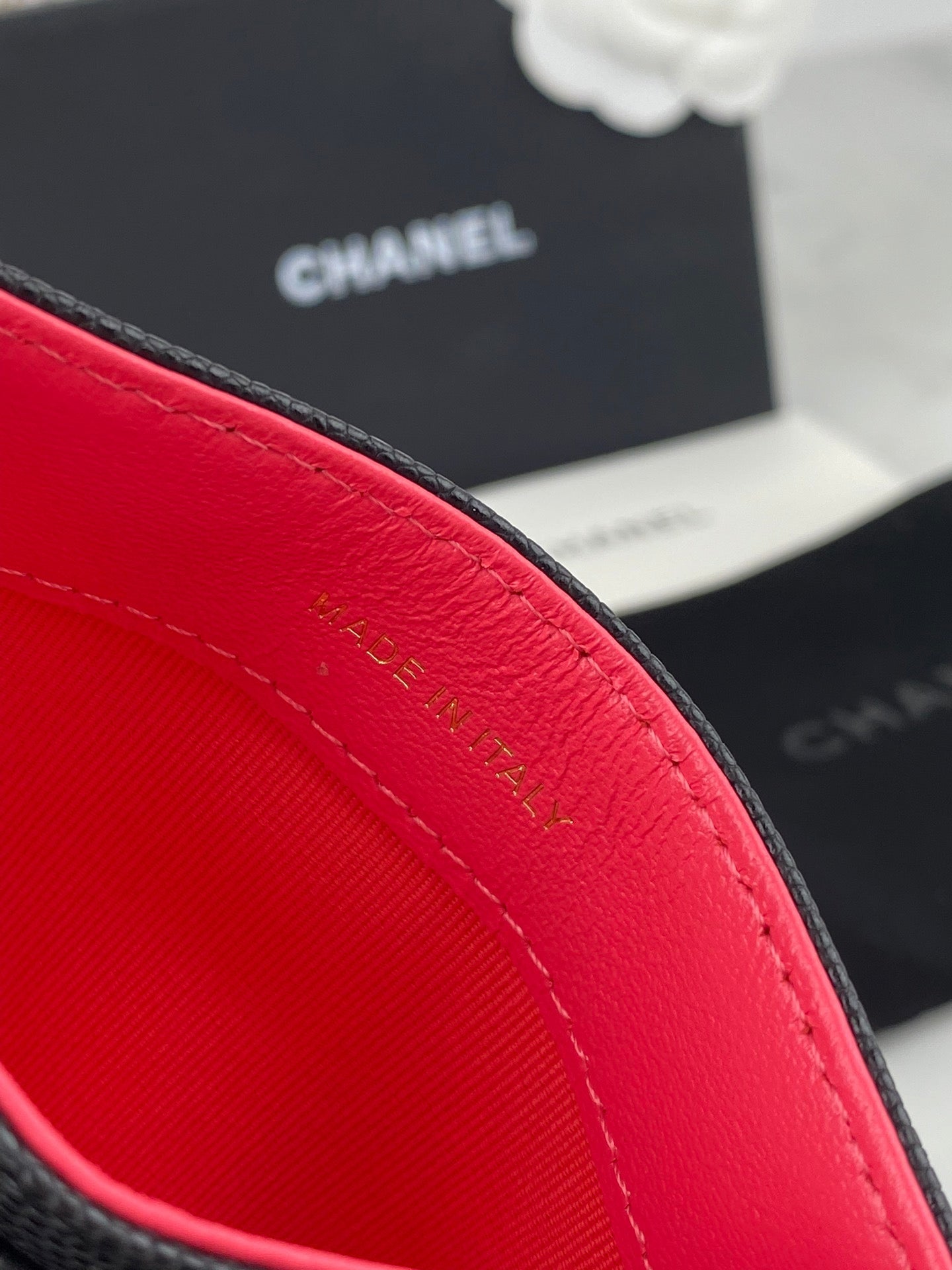 CHANEL CARD HOLDER 19.5 BLACK GRAINED CALFSKIN GOLD ICON