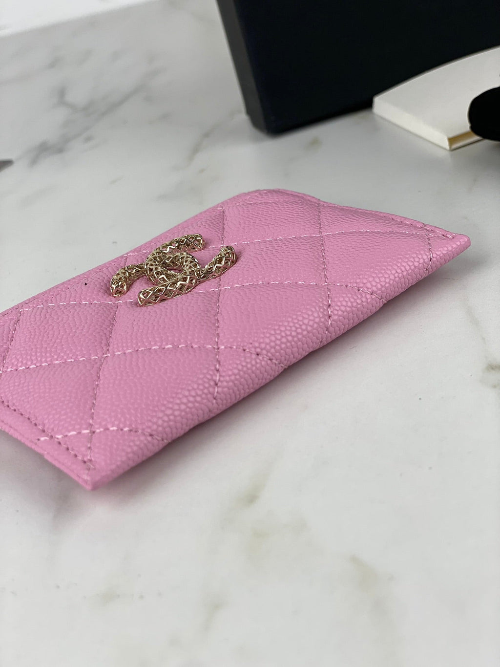 CHANEL CARD HOLDER 19.5 PINK GRAINED CALFSKIN GOLD ICON