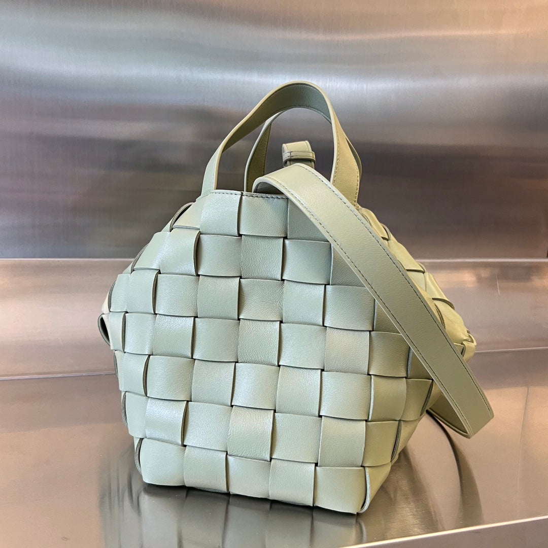 BOTTEGA VENETA MEDIUM 28 CASSETTE GREY LAMBSKIN